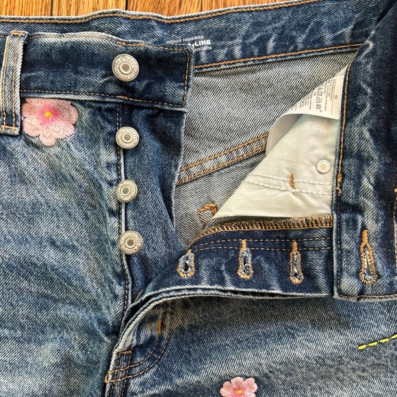 Women’s NWT Old Navy Embroidered Higher High Rise Sky Hi A Line Shorts. Size 10 - Picture 2 of 8